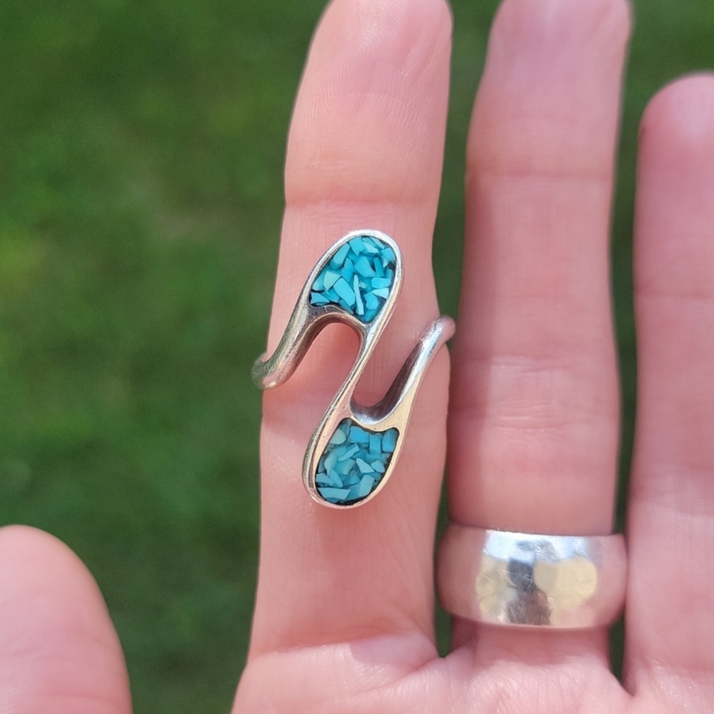 Vintage Sterling Silver Native Turquoise Ring - Picture 4 of 9